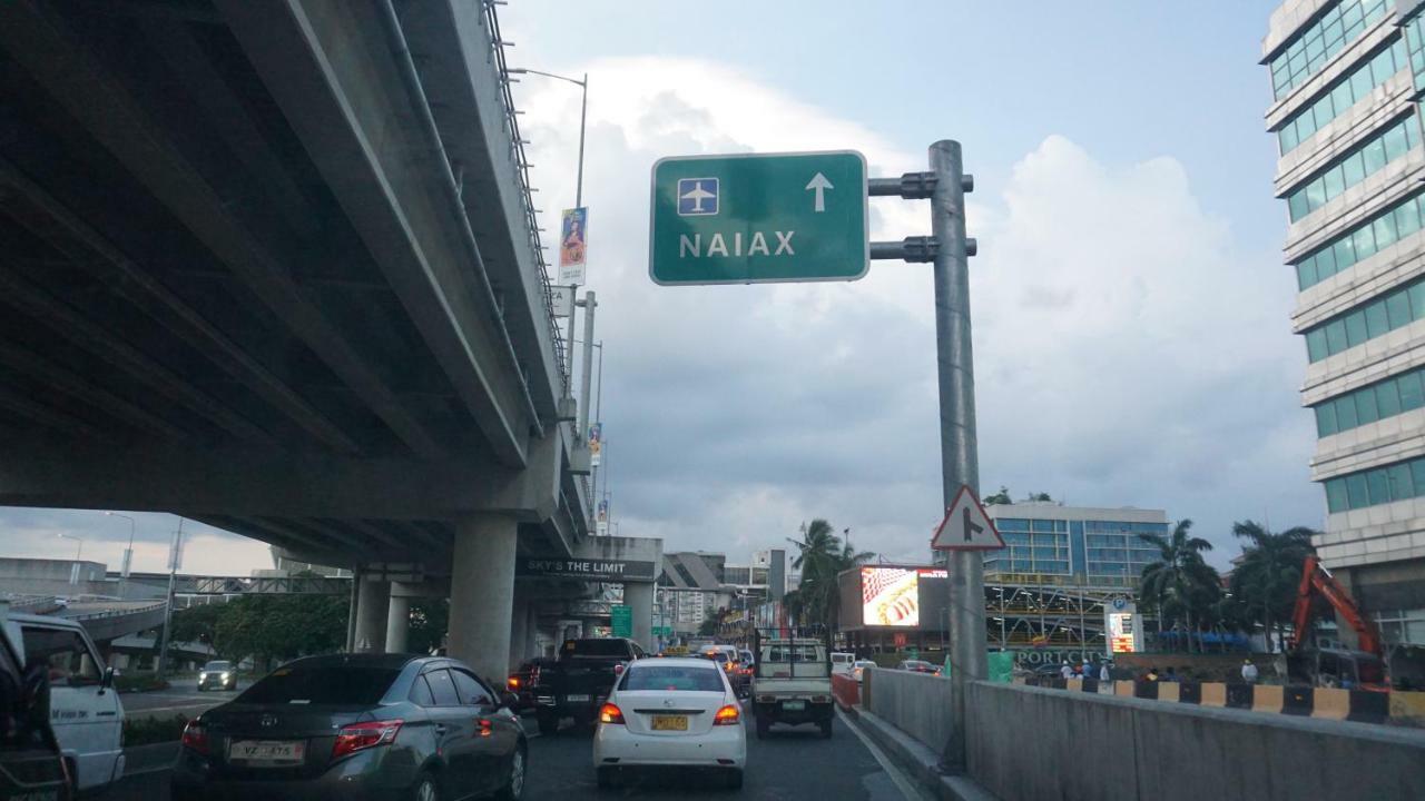 Palm Tree Condos Across Naia3 By Beth Manila Exterior foto